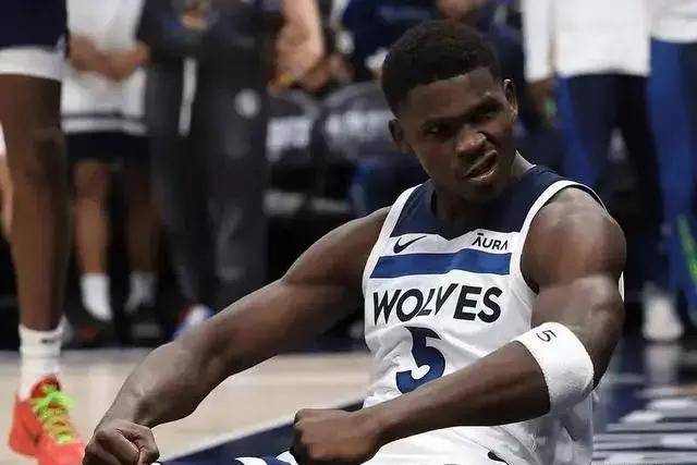 中国男篮1分险胜新西兰 李凯尔18分+致胜抢断